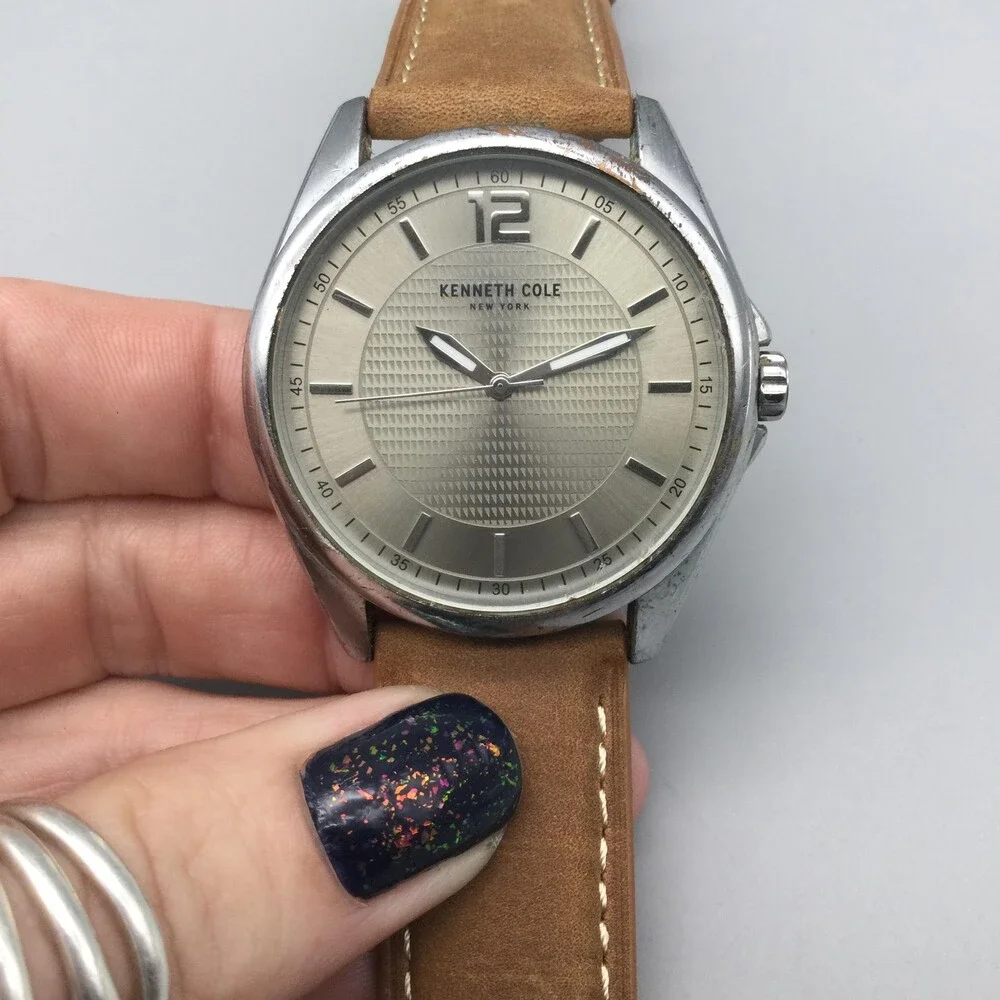Kenneth Cole R10031374 Mens Watch 42mm Silver Tone Brown Leather New Battery